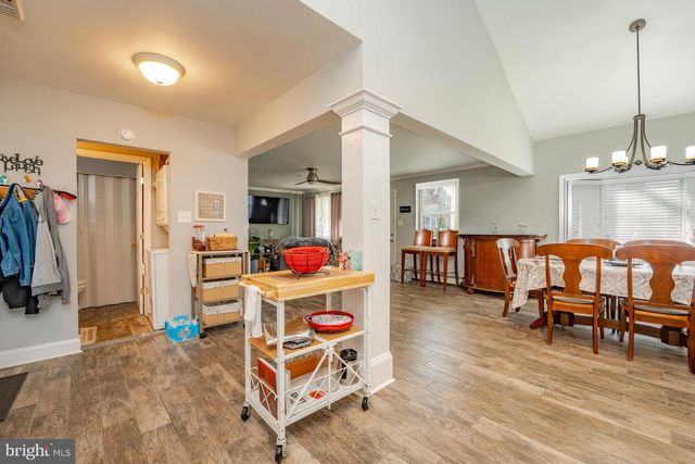 33 W MEYRAN AVE, Somers Point, NJ 08244