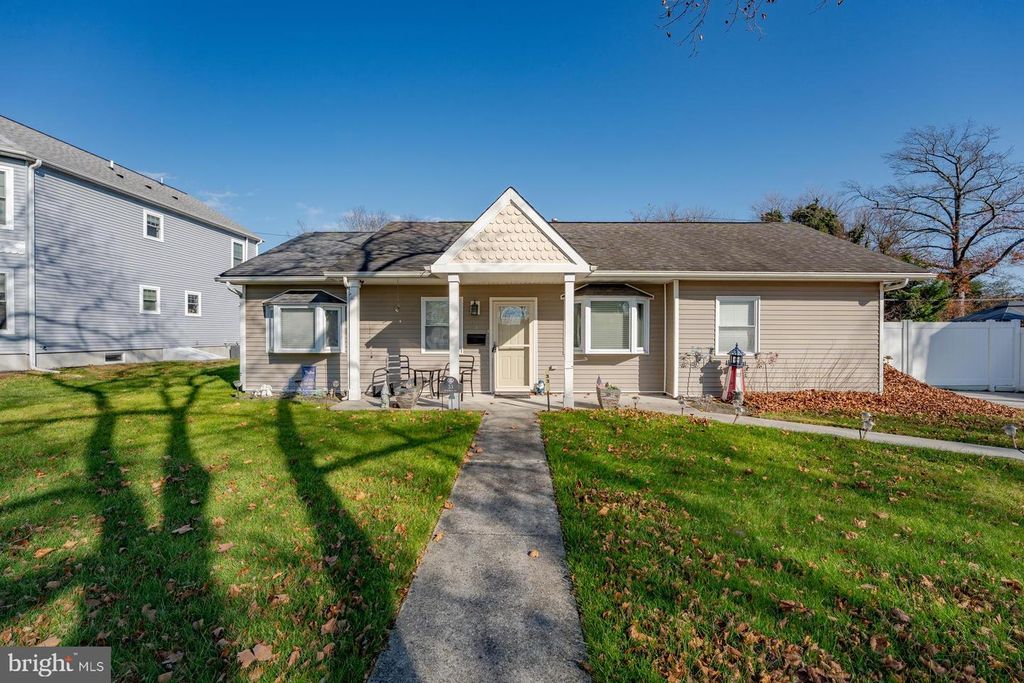 33 W MEYRAN AVE, Somers Point, NJ 08244