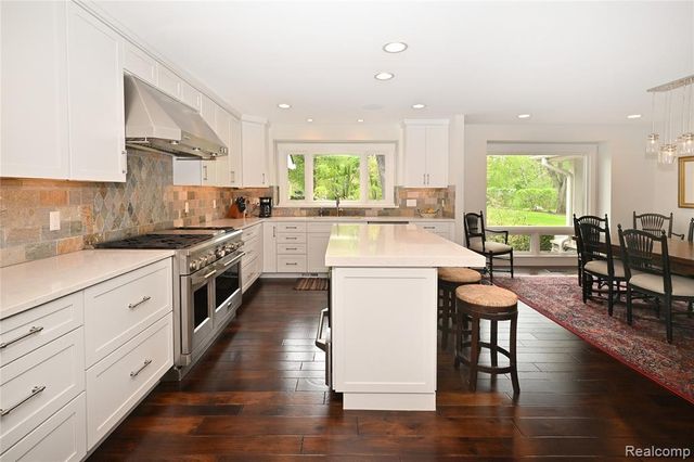4801 N Harsdale Road, Bloomfield Hills, MI 48302