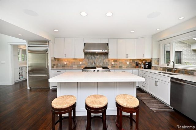 4801 N Harsdale Road, Bloomfield Hills, MI 48302