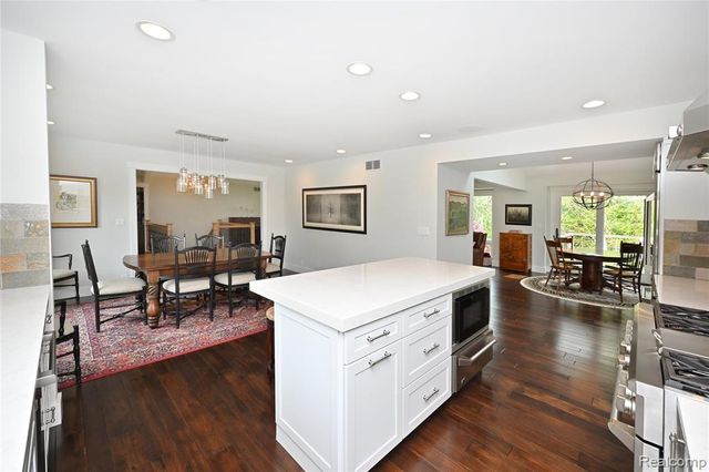 4801 N Harsdale Road, Bloomfield Hills, MI 48302