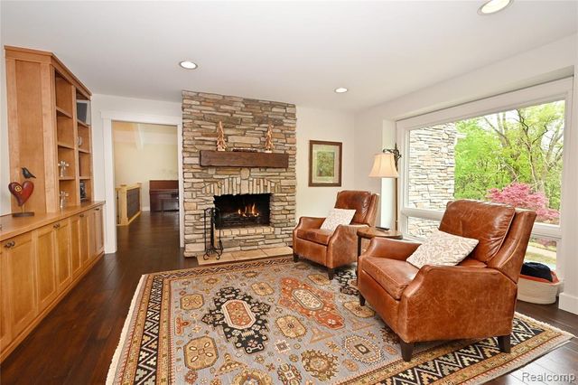4801 N Harsdale Road, Bloomfield Hills, MI 48302