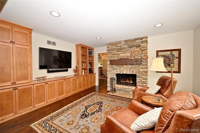 4801 N Harsdale Road, Bloomfield Hills, MI 48302