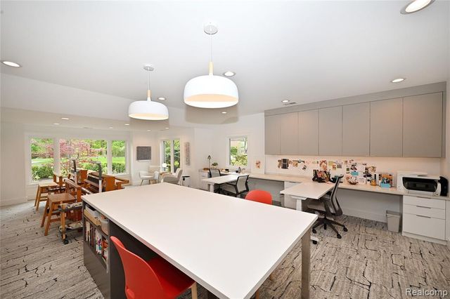 4801 N Harsdale Road, Bloomfield Hills, MI 48302