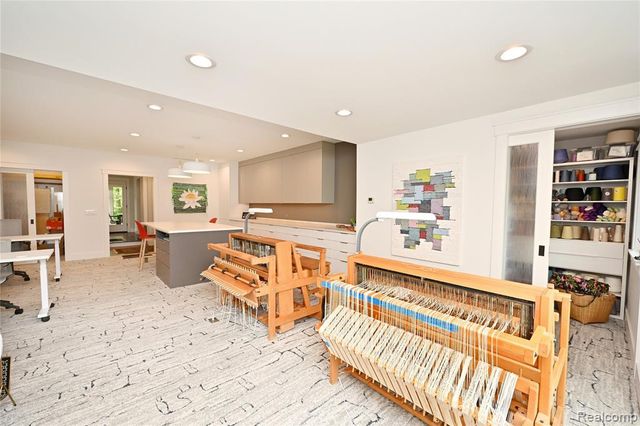 4801 N Harsdale Road, Bloomfield Hills, MI 48302