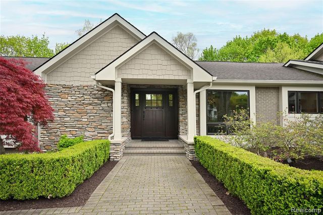 4801 N Harsdale Road, Bloomfield Hills, MI 48302