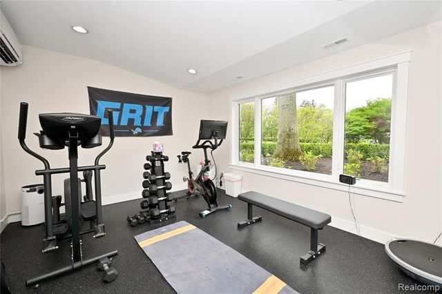 4801 N Harsdale Road, Bloomfield Hills, MI 48302