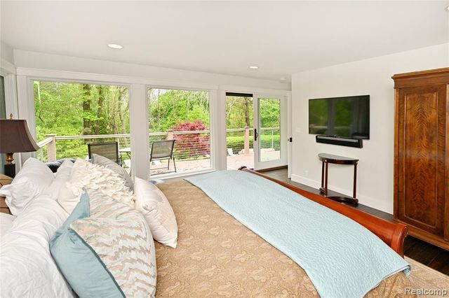 4801 N Harsdale Road, Bloomfield Hills, MI 48302