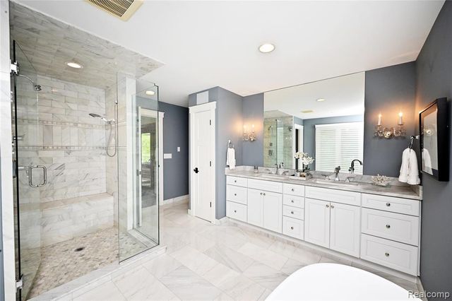 4801 N Harsdale Road, Bloomfield Hills, MI 48302
