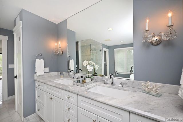 4801 N Harsdale Road, Bloomfield Hills, MI 48302