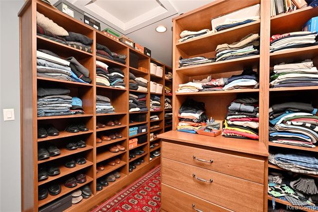4801 N Harsdale Road, Bloomfield Hills, MI 48302