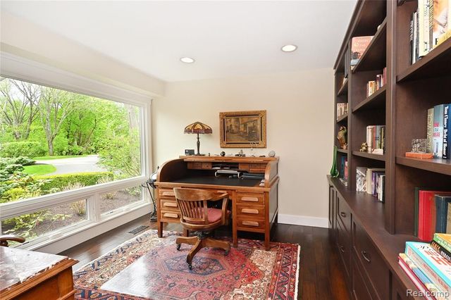 4801 N Harsdale Road, Bloomfield Hills, MI 48302