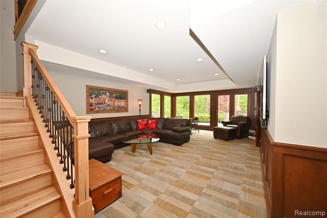 4801 N Harsdale Road, Bloomfield Hills, MI 48302