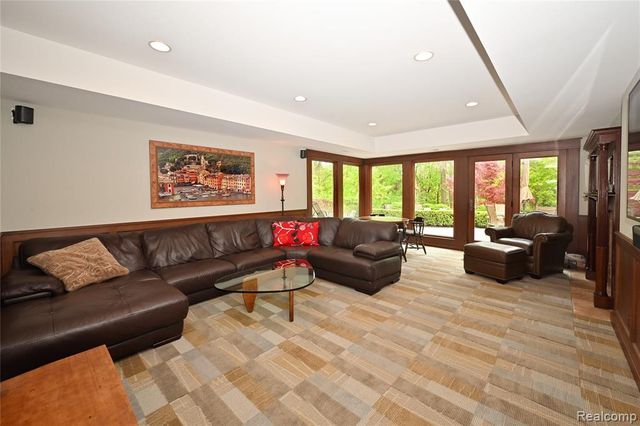 4801 N Harsdale Road, Bloomfield Hills, MI 48302
