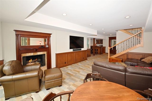 4801 N Harsdale Road, Bloomfield Hills, MI 48302