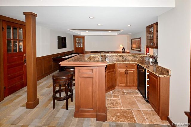 4801 N Harsdale Road, Bloomfield Hills, MI 48302