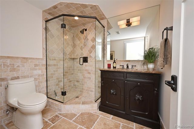 4801 N Harsdale Road, Bloomfield Hills, MI 48302