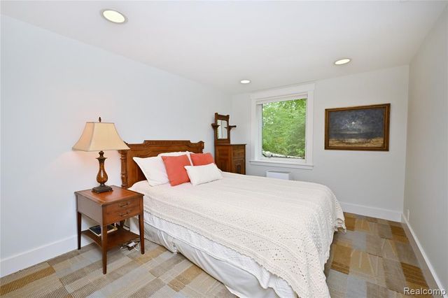 4801 N Harsdale Road, Bloomfield Hills, MI 48302
