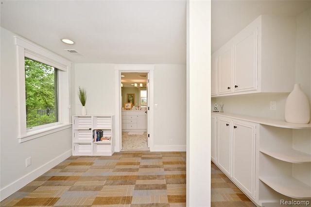 4801 N Harsdale Road, Bloomfield Hills, MI 48302