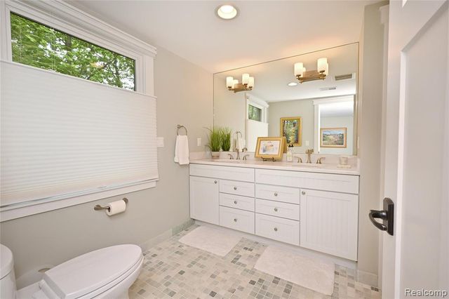 4801 N Harsdale Road, Bloomfield Hills, MI 48302