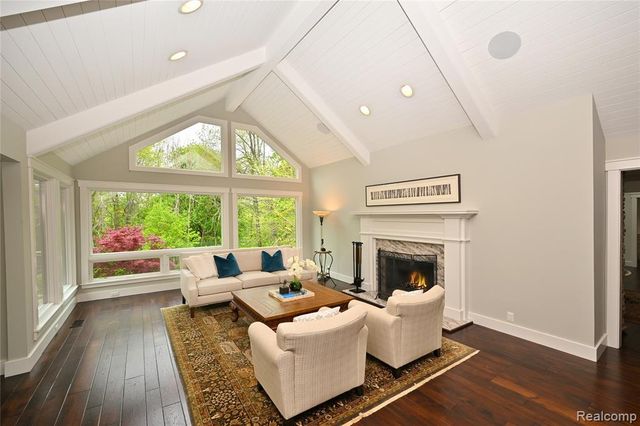 4801 N Harsdale Road, Bloomfield Hills, MI 48302