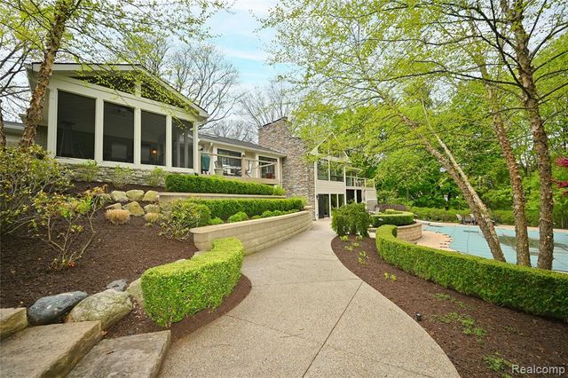 4801 N Harsdale Road, Bloomfield Hills, MI 48302