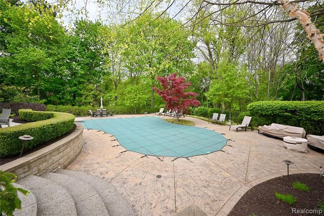 4801 N Harsdale Road, Bloomfield Hills, MI 48302