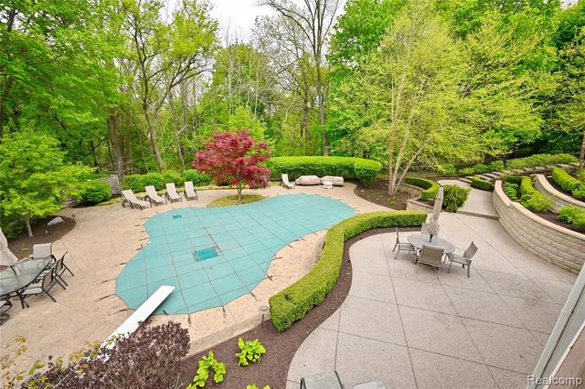 4801 N Harsdale Road, Bloomfield Hills, MI 48302