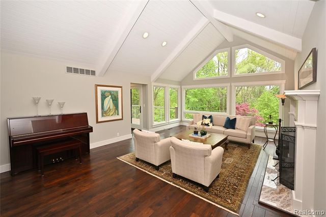 4801 N Harsdale Road, Bloomfield Hills, MI 48302