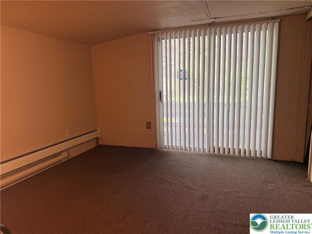 102 Creek Drive, Polk Twp, PA 18058
