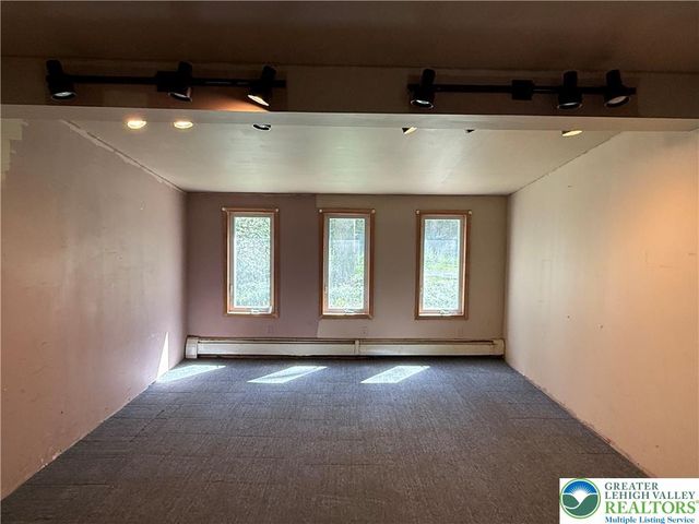 102 Creek Drive, Polk Twp, PA 18058