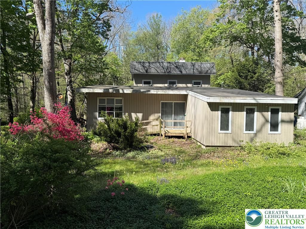 102 Creek Drive, Polk Twp, PA 18058
