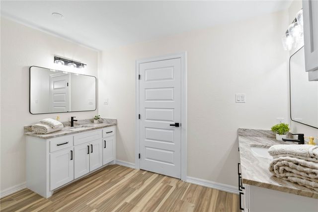 1906 Oak Ridge Dr, Portland, TX 78374