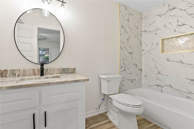 1906 Oak Ridge Dr, Portland, TX 78374