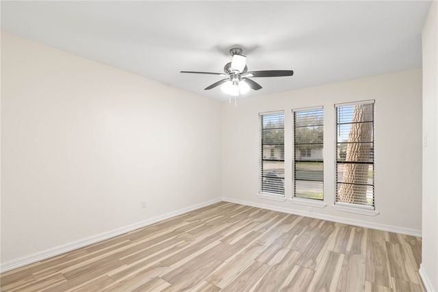 1906 Oak Ridge Dr, Portland, TX 78374