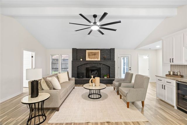 1906 Oak Ridge Dr, Portland, TX 78374