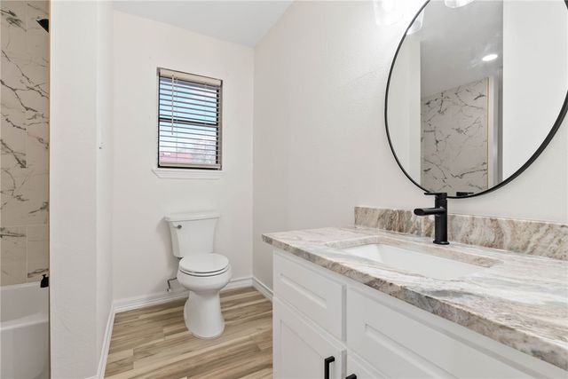 1906 Oak Ridge Dr, Portland, TX 78374