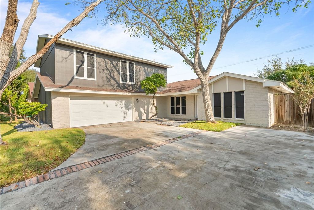 1906 Oak Ridge Dr, Portland, TX 78374