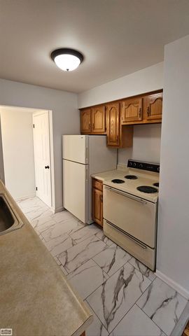 25667 Salem Street, Roseville, MI 48066