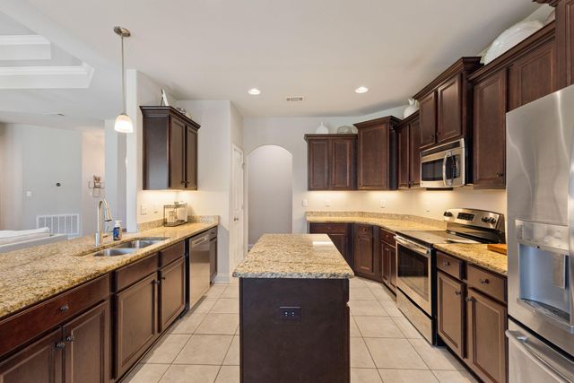 26 E Yellowstone, Hattiesburg, MS 39402