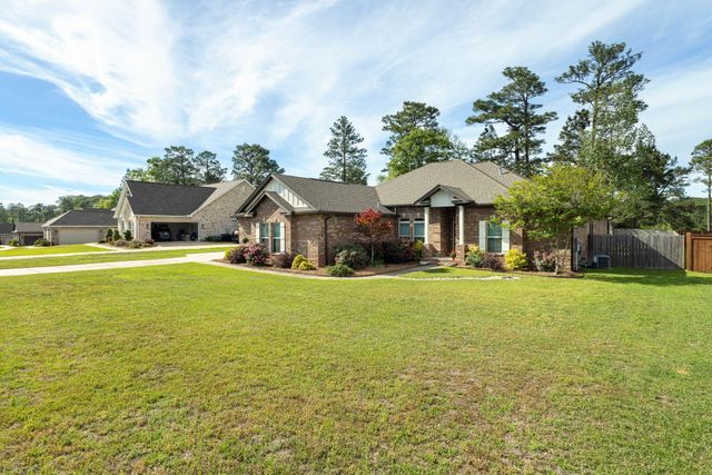 26 E Yellowstone, Hattiesburg, MS 39402