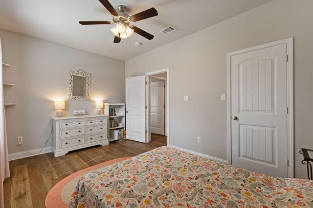 26 E Yellowstone, Hattiesburg, MS 39402