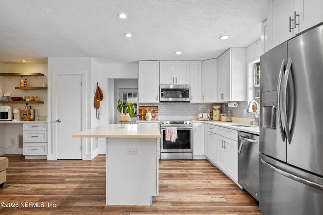 6717 LENCZYK Drive, Jacksonville, FL 32277