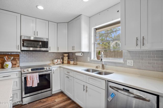 6717 LENCZYK Drive, Jacksonville, FL 32277