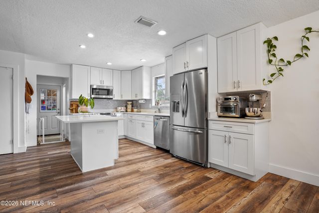 6717 LENCZYK Drive, Jacksonville, FL 32277