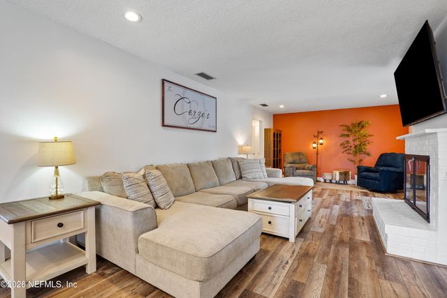 6717 LENCZYK Drive, Jacksonville, FL 32277