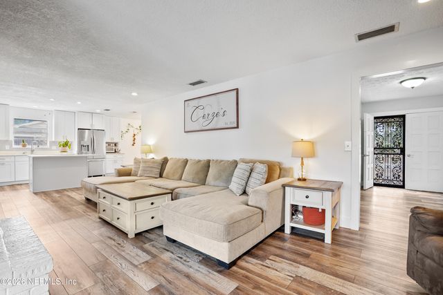 6717 LENCZYK Drive, Jacksonville, FL 32277