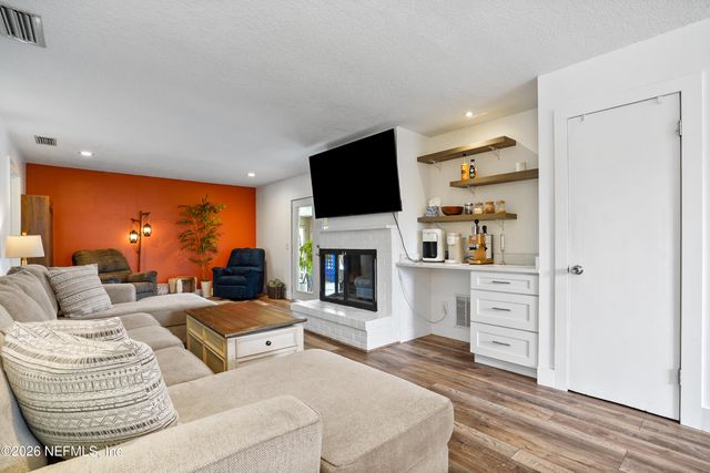 6717 LENCZYK Drive, Jacksonville, FL 32277