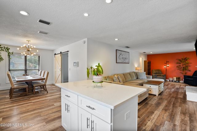 6717 LENCZYK Drive, Jacksonville, FL 32277