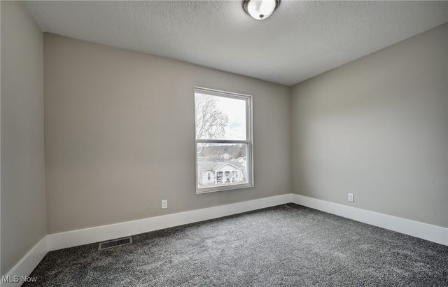 338 Luck Ave, Zanesville, OH 43701